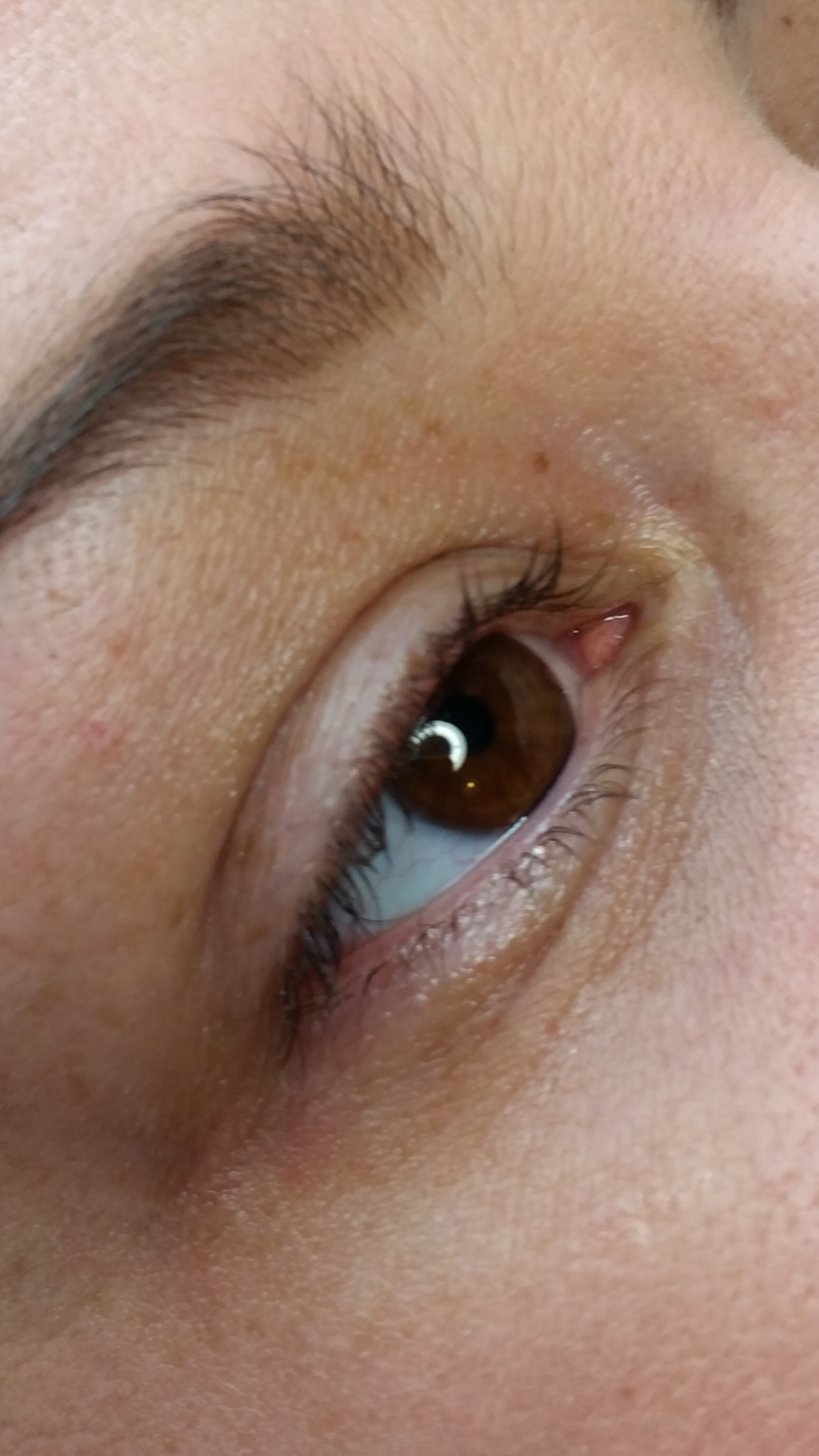 1-permanent-makup-eyeliner-before
